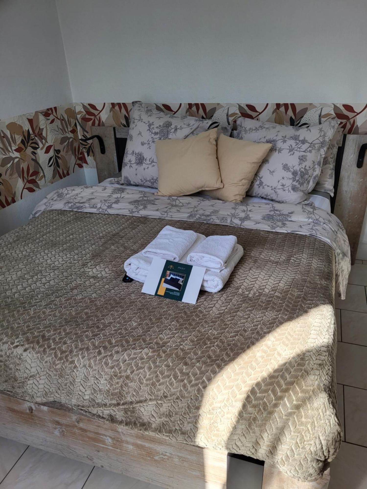 Akwaba Chez Ouli Hotel Levens Ngoại thất bức ảnh